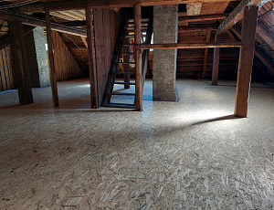 Zateplení stropu rodinného domu a zhotovení podlahy půdy